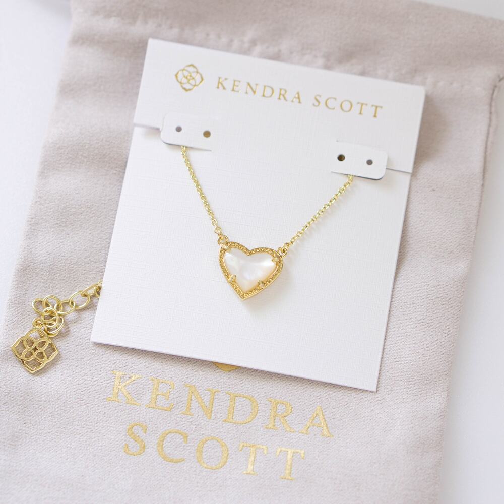 Kendra Scott Ari Heart Gold Pendant Necklace in Ivory Mother-of-Pearl